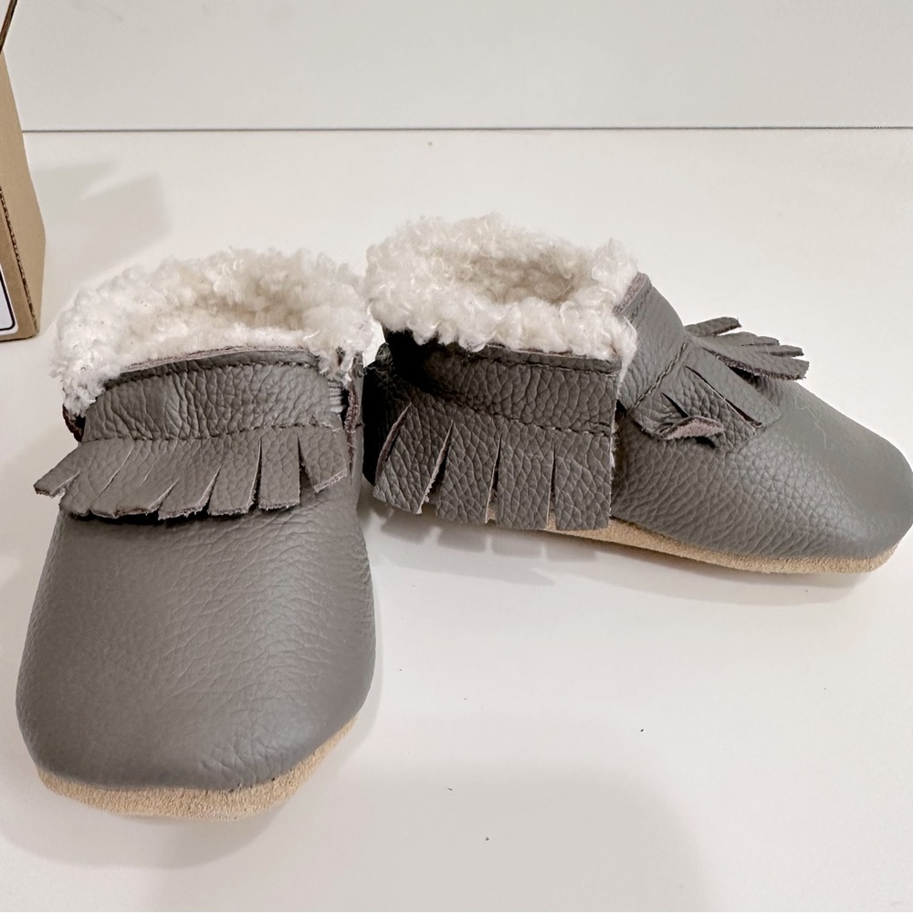BirdRock Baby Slate Sherpa Lined Leather Moccasins Size 4 (6-12 months)